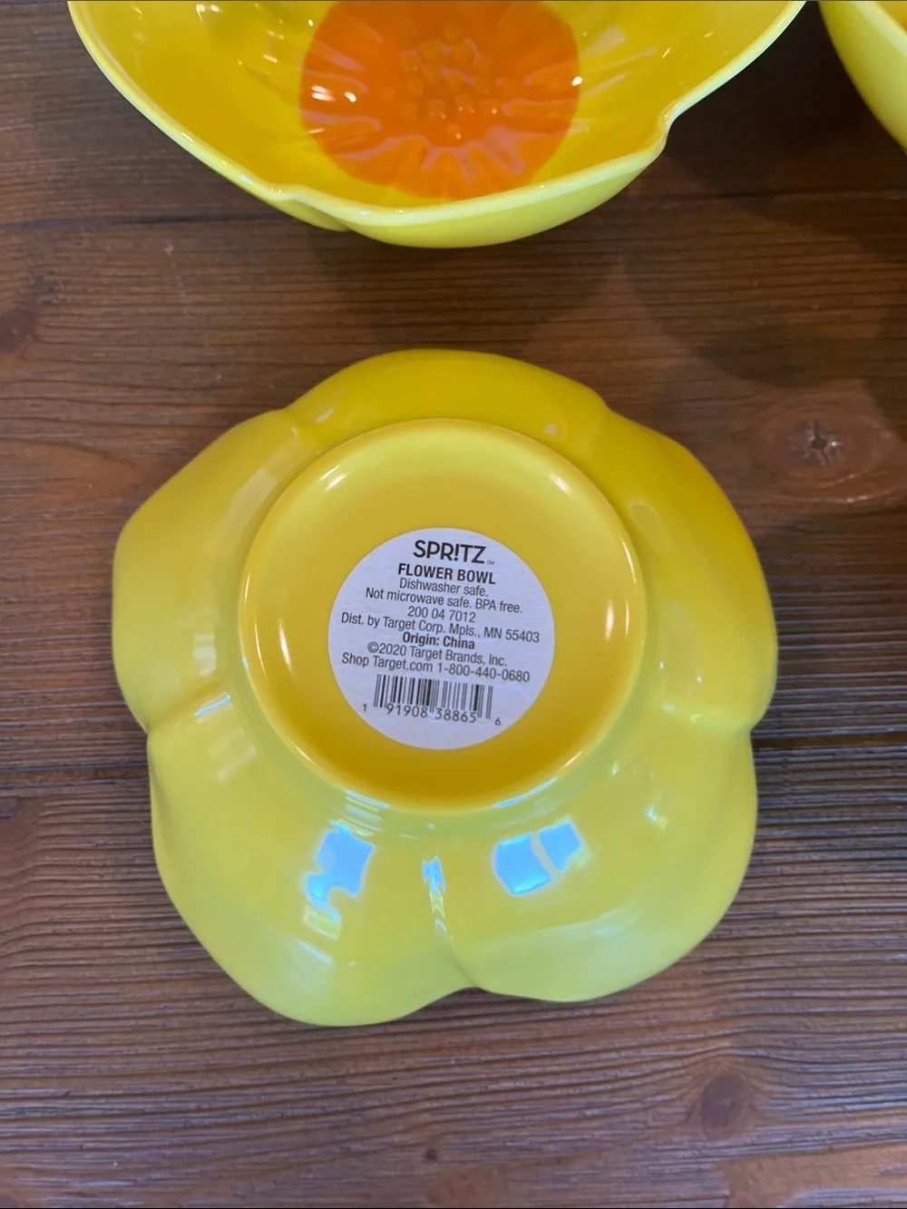 NWT Bright Yellow Flower Melamine Dessert Bowls with Orange Centers - Set of 4